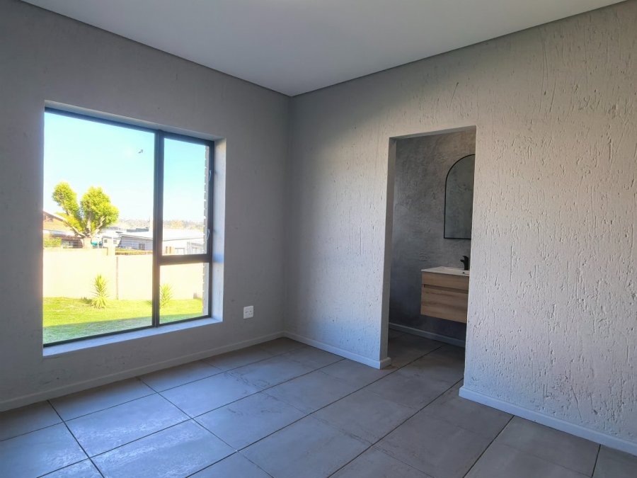 4 Bedroom Property for Sale in Cherry Creek Country Estate Western Cape